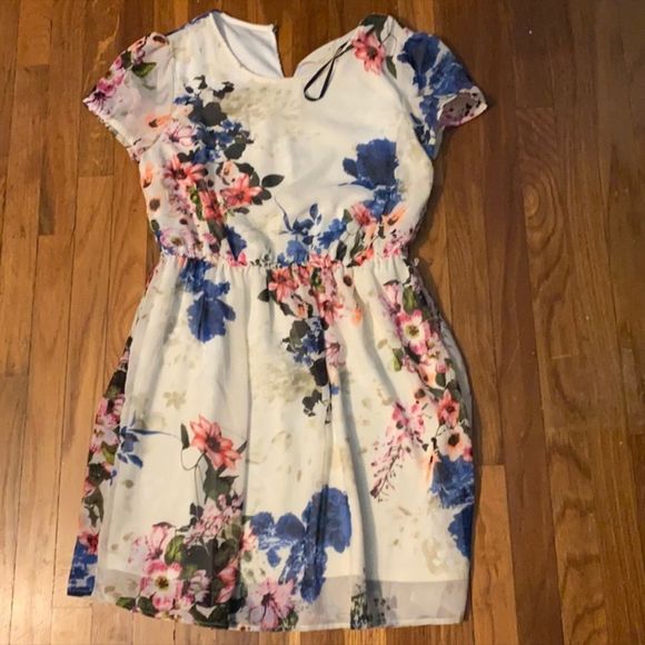 Forever 21 Dresses & Skirts - Forever 21 Floral Dress